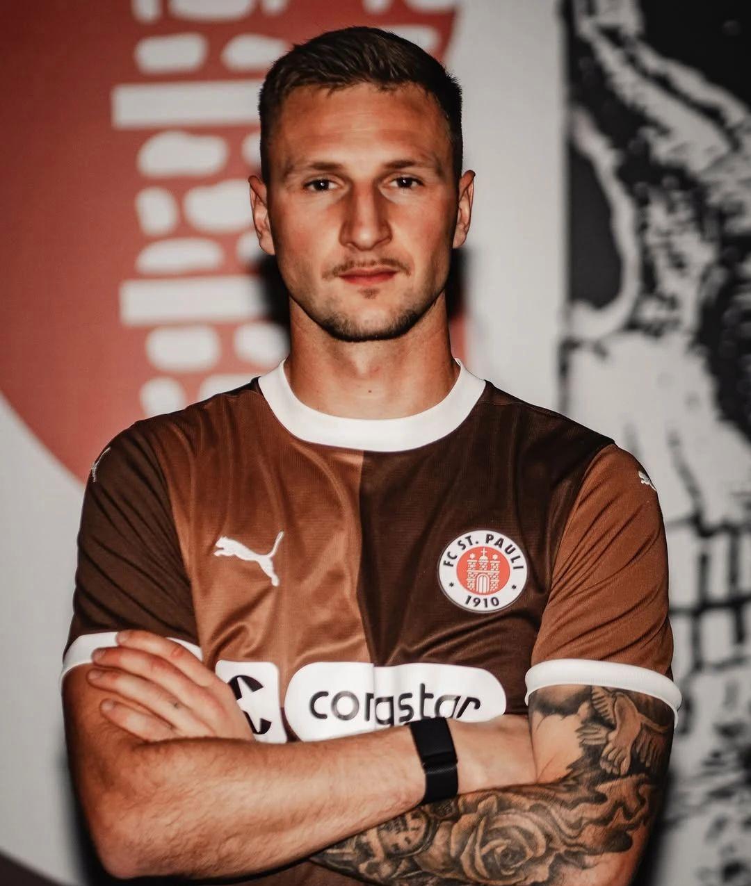 开云体育官方网站-莱比锡红牛险胜曼城,罗本惊艳世界