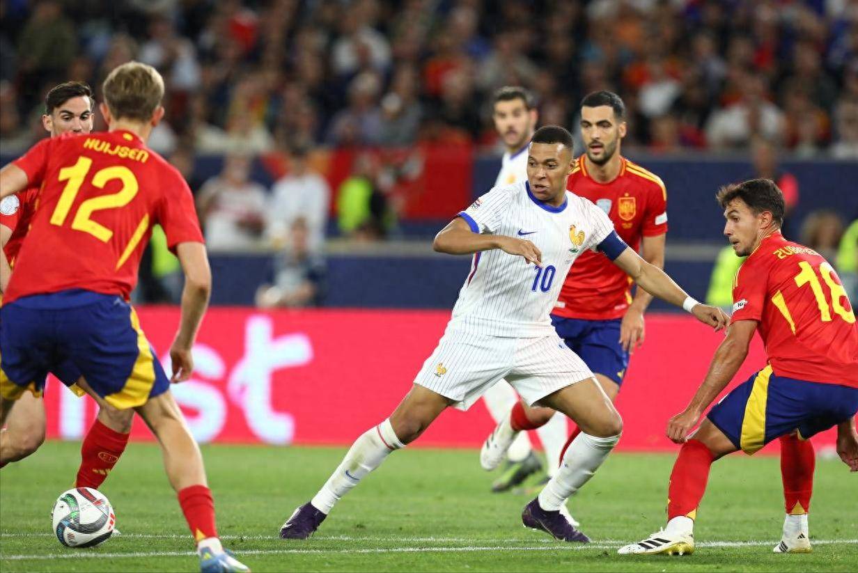 西班牙网球队完胜英国网球队,克耶高斯统治全场的简单介绍 西班牙网球队完胜英国网球队,克耶高斯统治全场的简单介绍