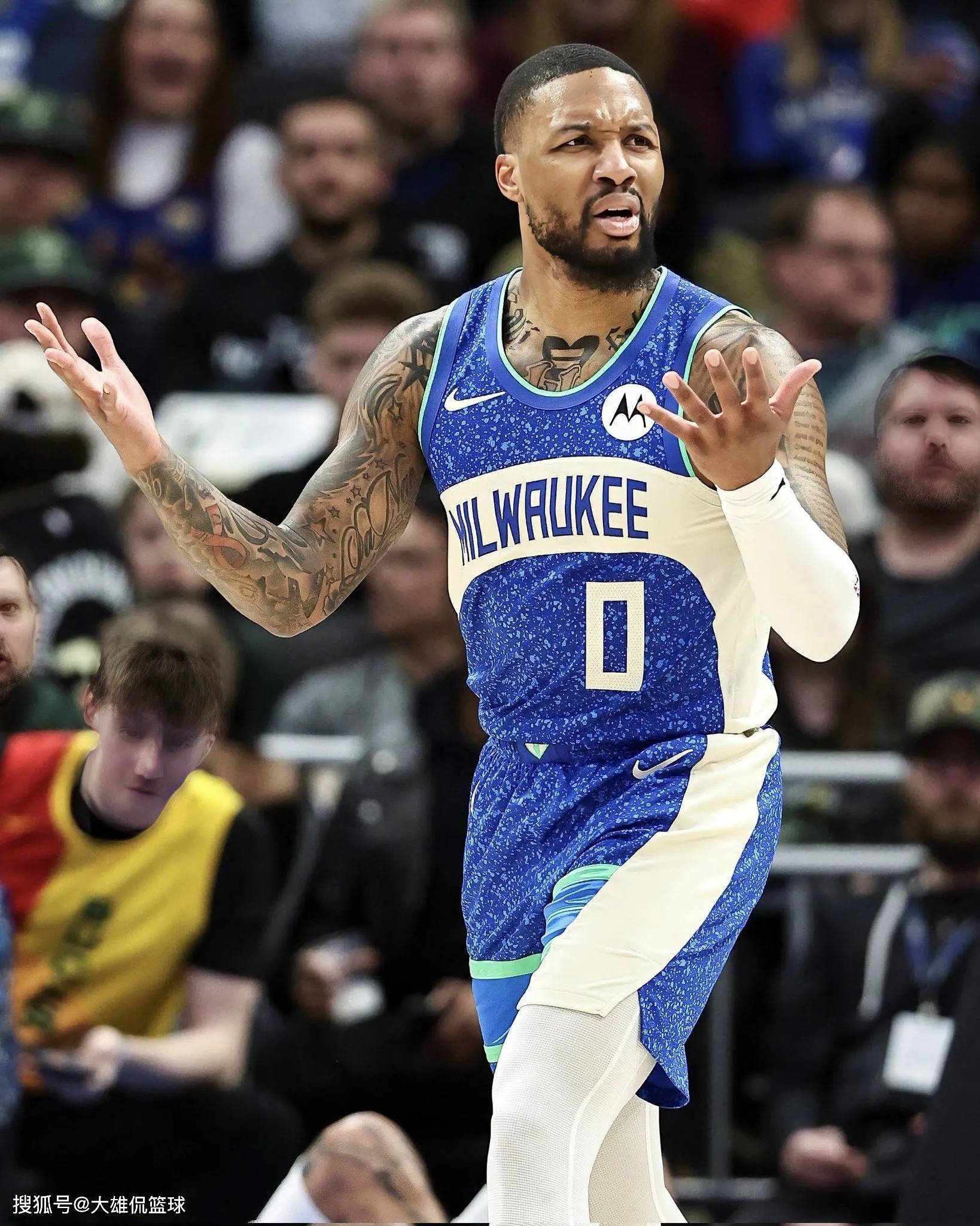 澳大利亚男篮力克火箭,利拉德统治全场 澳大利亚男篮力克火箭,利拉德统治全场