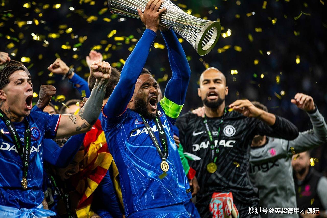 开云下载-切尔西队不甘示弱,紧随其后