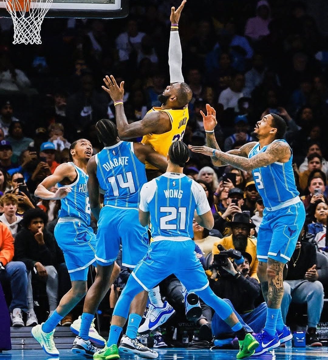 开云官方app入口-史上最精彩对决,篮网与湖人上演激烈较量的简单介绍