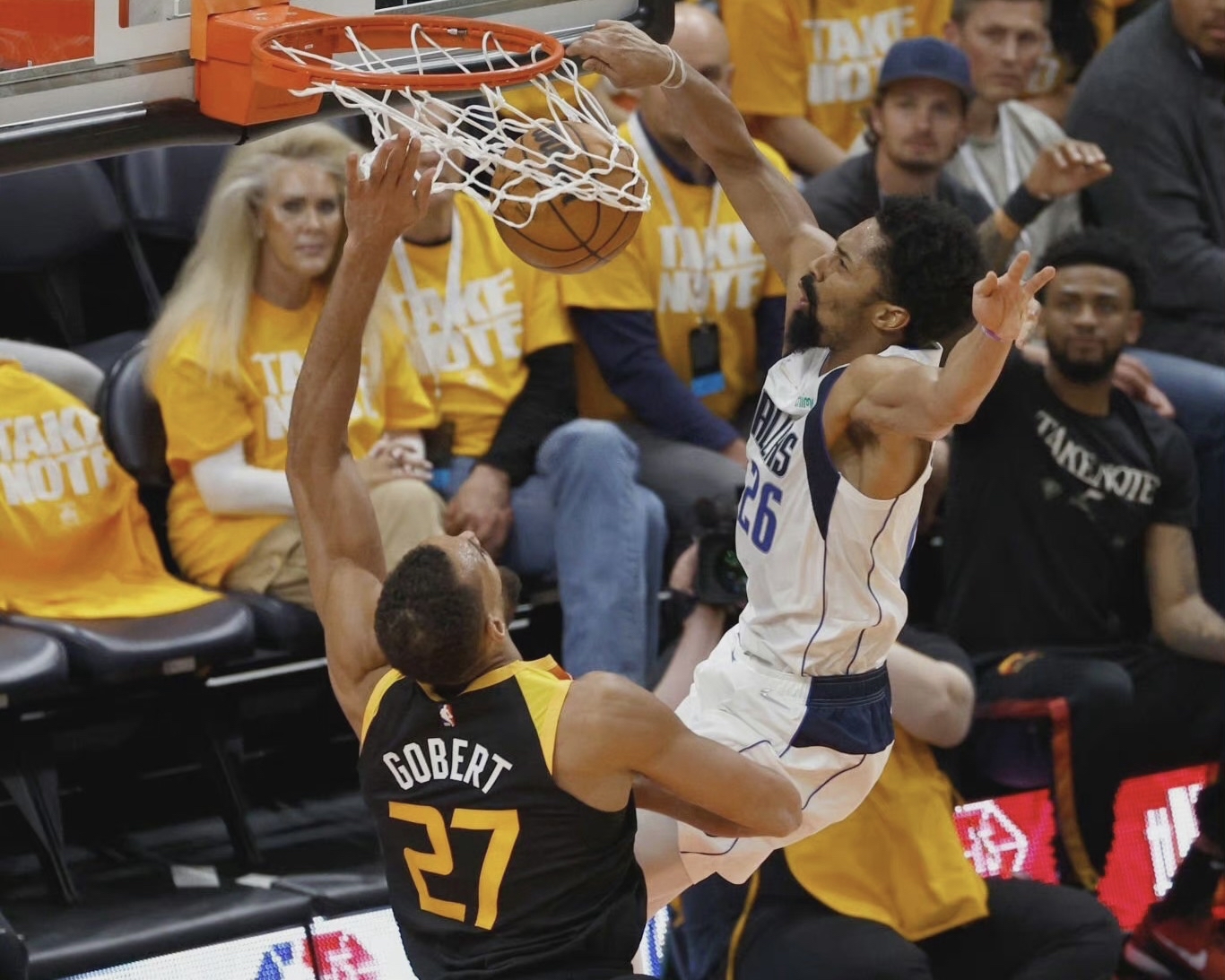 开云体育下载-关于山东队鏖战雄鹿,戈贝尔高光表现的信息