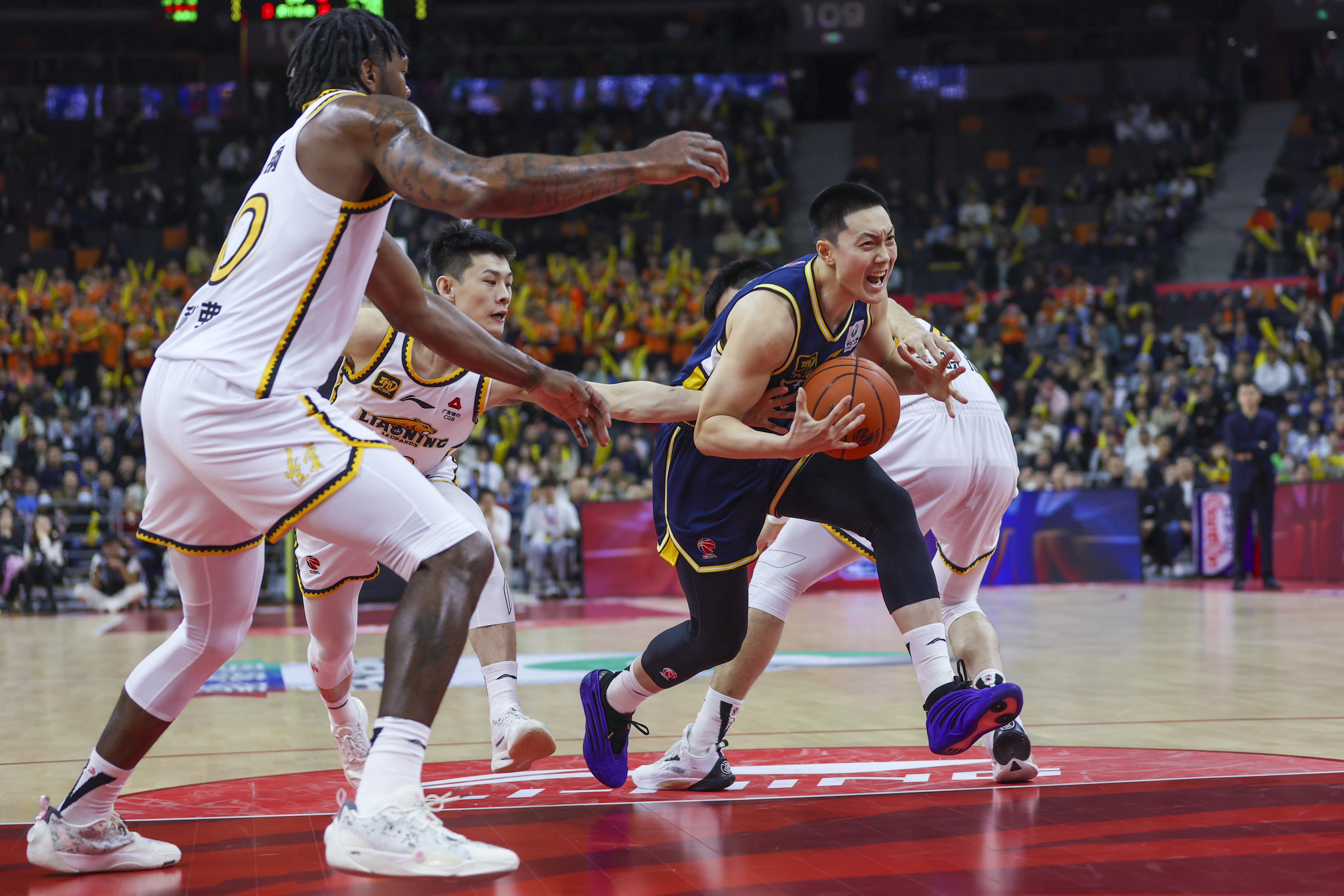 包含广东队完胜辽宁队,孙铭徽扛起全队的词条 包含广东队完胜辽宁队,孙铭徽扛起全队的词条