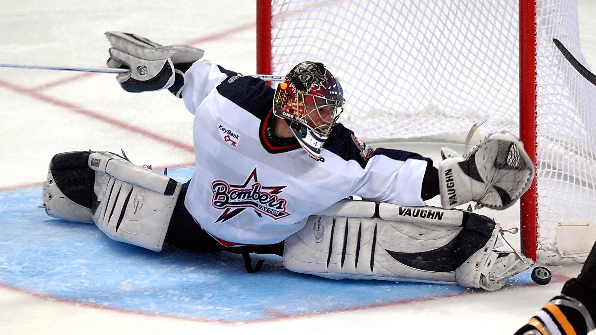 赛道与球场,F1新赛季揭幕战之夜,文班亚马的攻防转换艺术