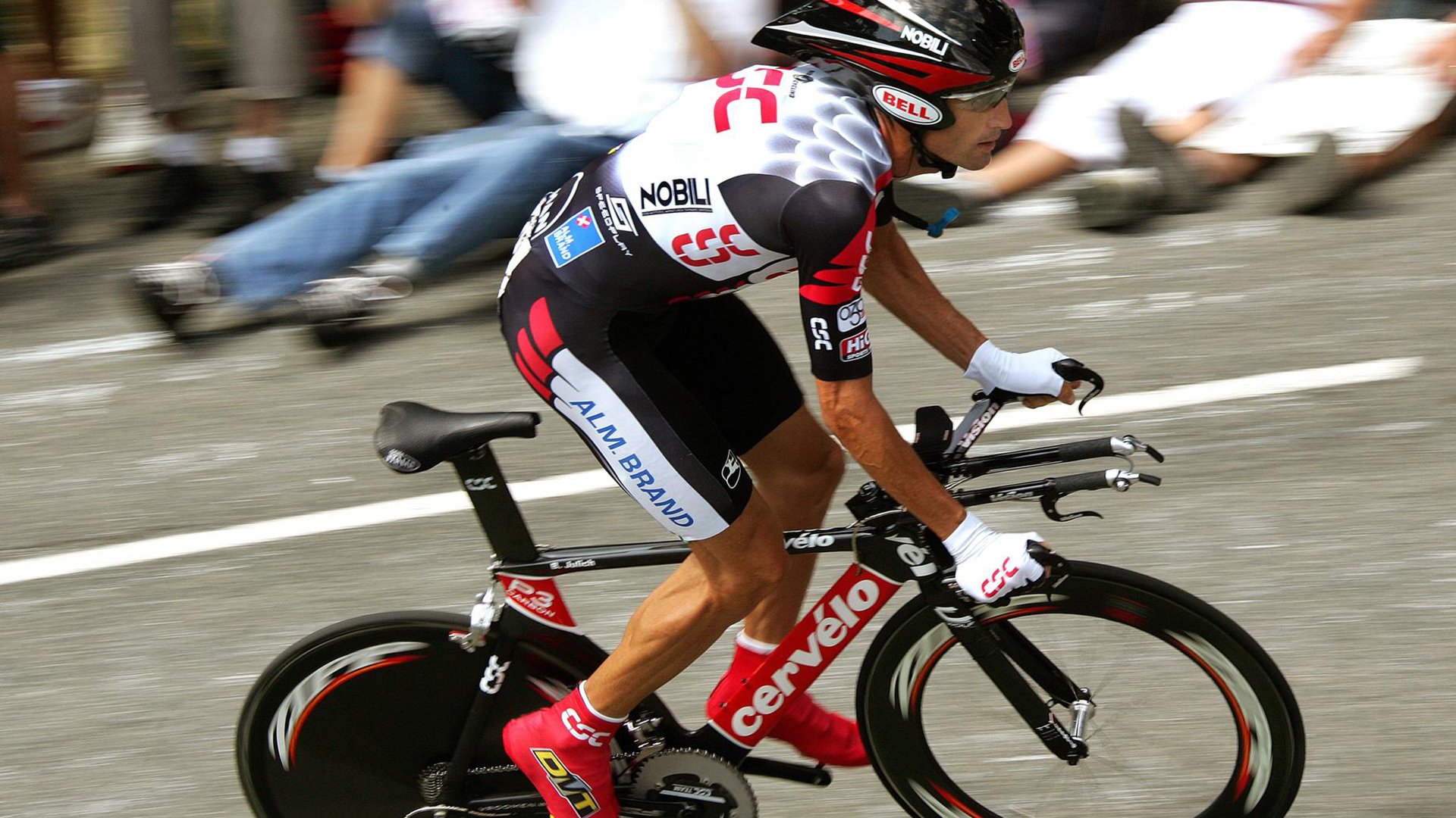 开云体育直播-乌拉圭险胜韩国,迪马利亚刷新纪录,一场技术与意志的较量